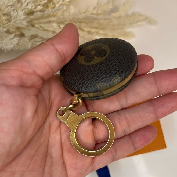 🎀 LOUIS VUITTON Monogram Astropill - Picture 3 of 9